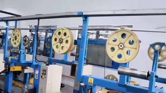 深圳光博會揭幕,AR眼鏡用上一個光機驅動雙眼,超3800家企業(yè)參展